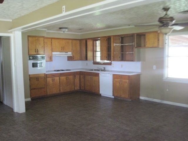 108 W 7th St, Lillie, LA 71256