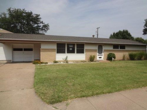 1210 Fairway Ave, Salina, KS 67401