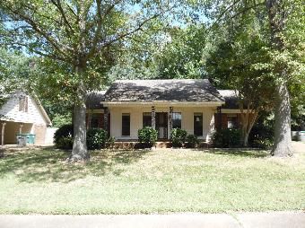 6890 Amersham Dr, Memphis, TN 38119