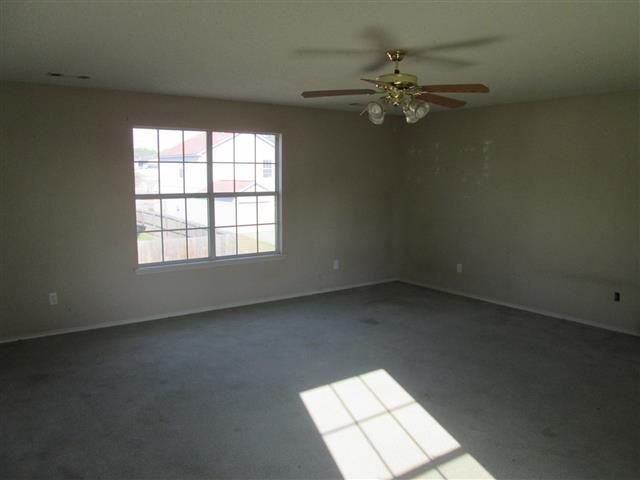 125 Village Dr, Benton, AR 72015
