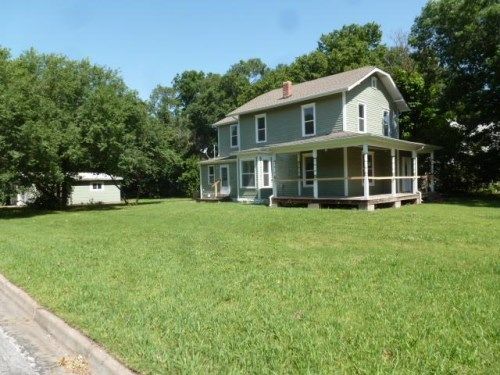 203 N Oak St, Whitewater, KS 67154