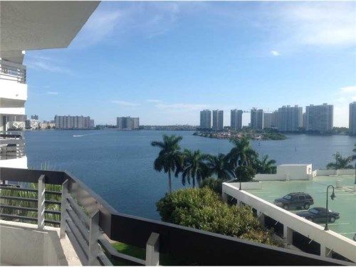 19101 NE 36 CT-TOWER 200 # 703, Miami, FL 33180