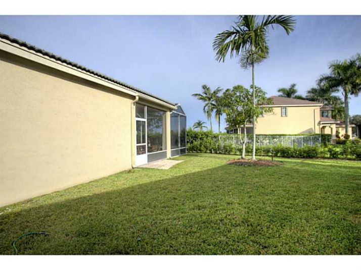 1659 WINTERBERRY LN, Fort Lauderdale, FL 33327