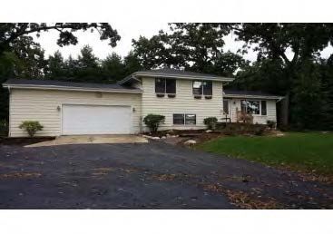 7412 Silver Lake Rd, Cary, IL 60013