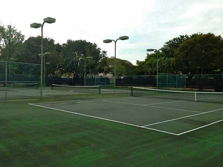 702 GARDENS DR # 105, Pompano Beach, FL 33069