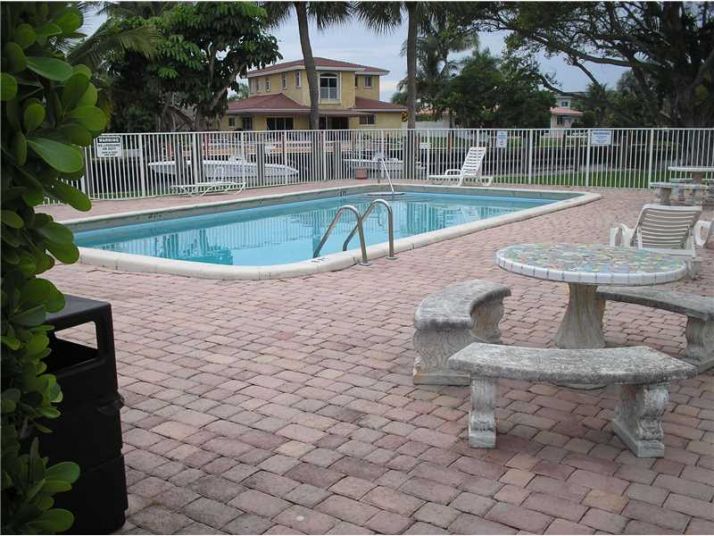 251 SE 6TH AVE. # 1, Pompano Beach, FL 33060