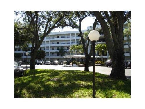 3960 OAKS CLUBHOUSE DR # 203, Pompano Beach, FL 33069