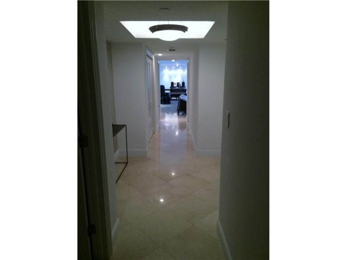 19707 TURNBERRY WY # 9-J, Miami, FL 33180