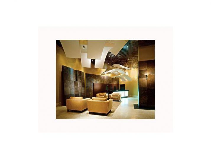 3300 191 ST # 404, Miami, FL 33180