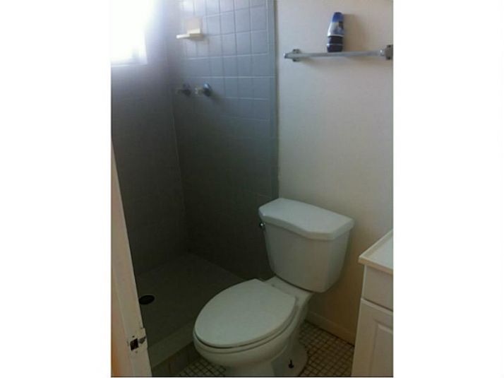 646 NW 4 CT, Hallandale, FL 33009