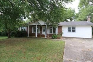304 Seminole Dr, Anniston, AL 36206