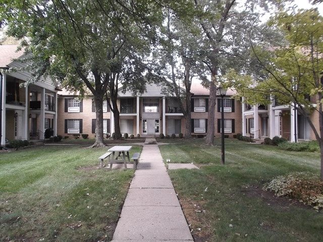 29157 Hayes Rd Unit 8, Warren, MI 48088