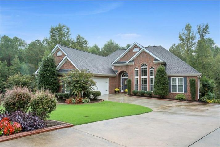 135 Rockglen Court, Fayetteville, GA 30215