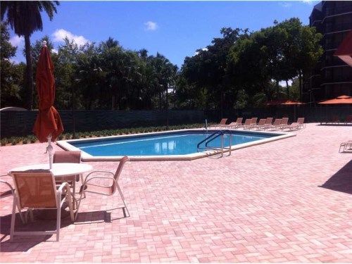 3301 N COUNTRY CLUB DR # 106, Miami, FL 33180