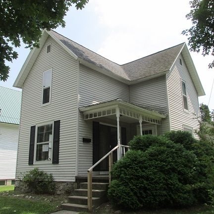 138 Church St, Saranac, MI 48881