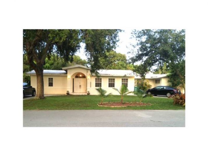 12601 SW 81 AV, Miami, FL 33156