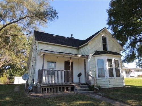 1627 Franklin Ave, Chariton, IA 50049