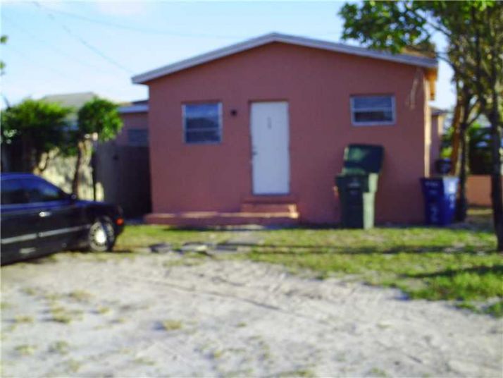 738 NW 3 CT, Hallandale, FL 33009