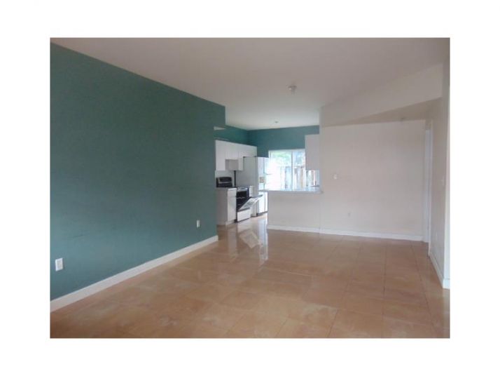8011 LAKE DR # 102, Miami, FL 33166