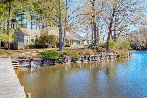 202 Locust Grove Lane, Kilmarnock, VA 22482