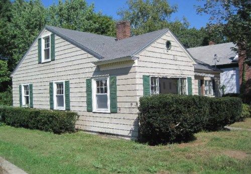 29 Davis Ave, Auburn, ME 04210