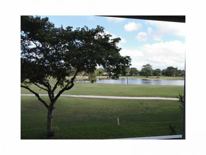 808 CYPRESS BL # 210, Pompano Beach, FL 33069