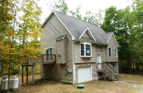 157 Canterbury Rd, Bushkill, PA 18324