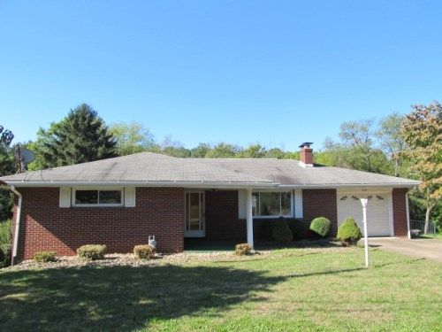 228 Oglevee Ln, Connellsville, PA 15425