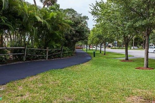 20301 NE 30 AV # 302-5, Miami, FL 33180