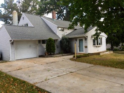 6 Gooseneck Rd, Levittown, PA 19057