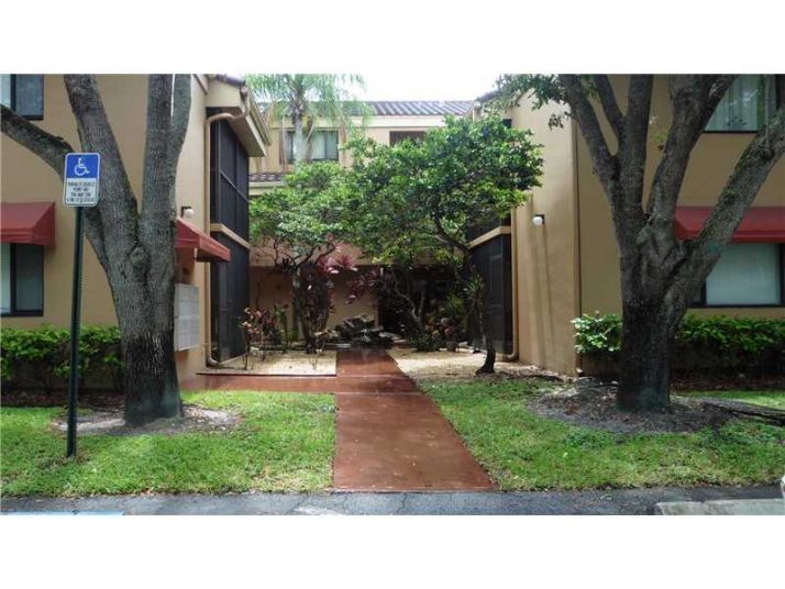 15485 MIAMI LAKEWAY # 108, Hialeah, FL 33014