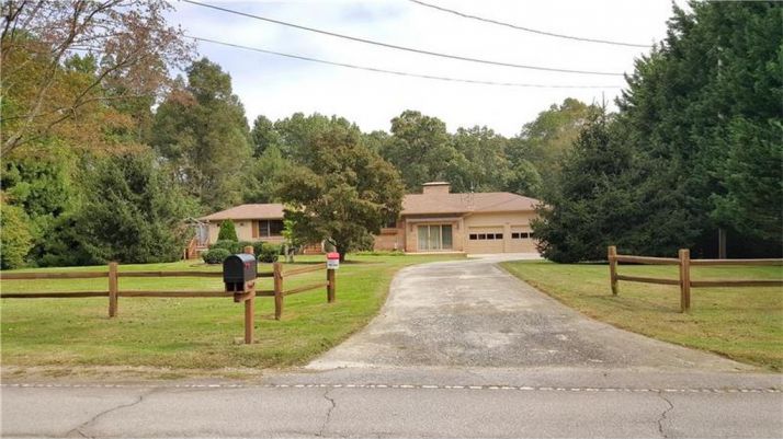 5669 Holiday Road, Buford, GA 30518