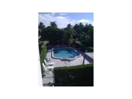 1065 98 ST # 10, Miami Beach, FL 33154