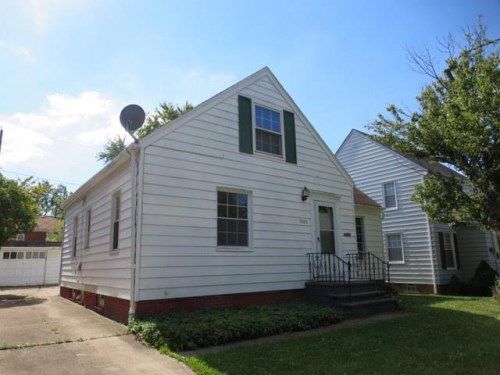3866 Grosvenor Rd, Cleveland, OH 44118