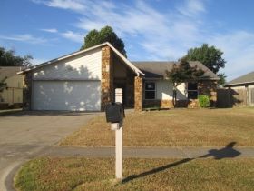 3704 South Oak Ave, Broken Arrow, OK 74011