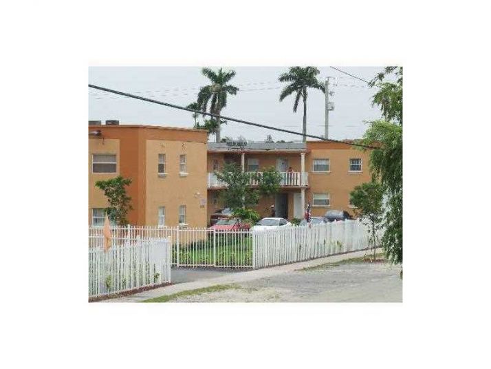 1245 24 ST # 208, Hialeah, FL 33010