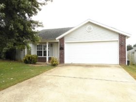 2411 SW Choctaw St, Bentonville, AR 72712