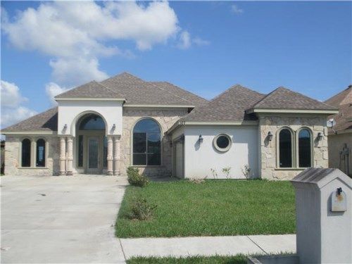 107 Alvarez Ct, Los Fresnos, TX 78566