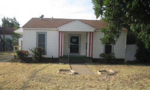 404 E 9th St, Sweetwater, TX 79556