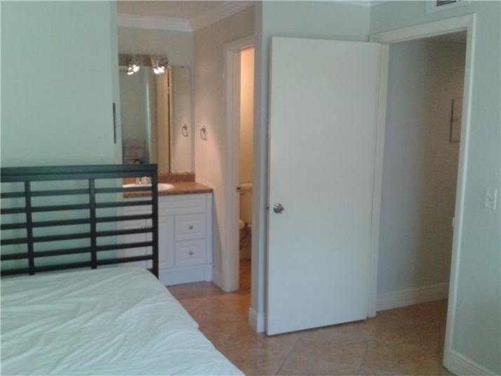 4201 W MCNAB RD # 18, Pompano Beach, FL 33069