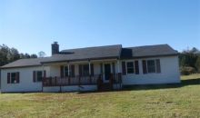2397 Lees Neck Farm Rd Saluda, VA 23149