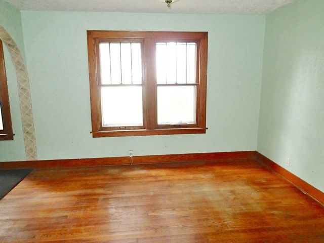 215 S 5th St, Niles, MI 49120