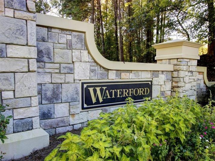 1043 Ashfern Walk, Woodstock, GA 30189