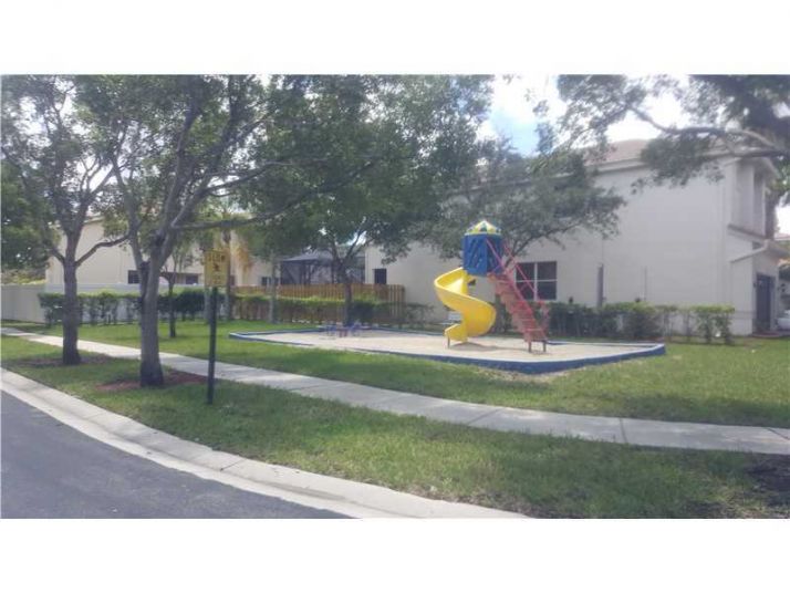 2021 SW 162 AV, Hollywood, FL 33027