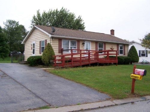 80 E Locust Ln, New Oxford, PA 17350