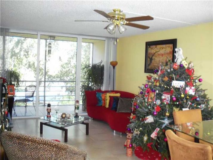9461 EVERGREEN PL # 204, Fort Lauderdale, FL 33324