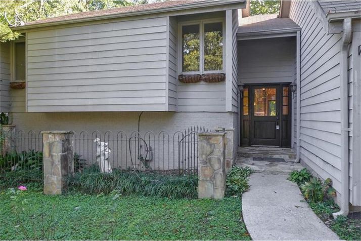 470 Knoll Woods Drive, Roswell, GA 30075