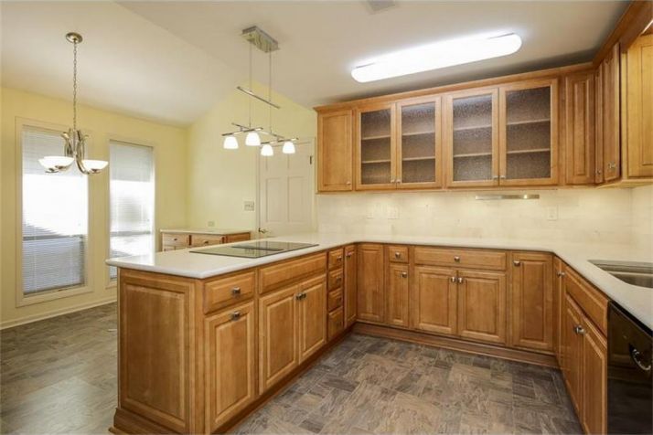 9595 Hillside Drive, Roswell, GA 30076