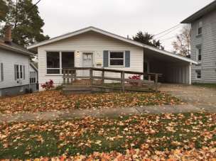 109 E Wayne St, Freeport, IL 61032
