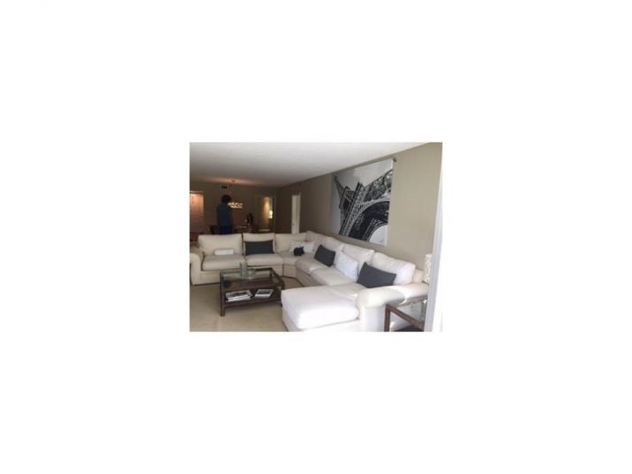 625 OAKS DR # 203, Pompano Beach, FL 33069